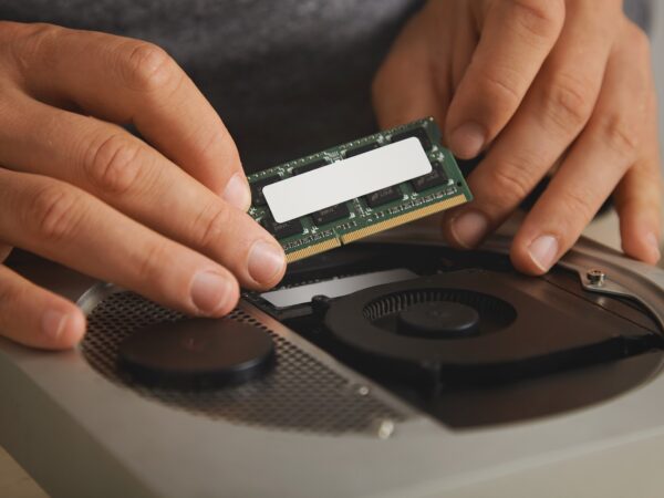 DDR3, DDR4 ou DDR5: qual memória RAM escolher e qual a diferença real de performance?